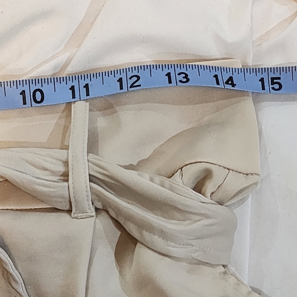 Express tan super high rise shortie shorts Size 6 - Picture 16 of 16